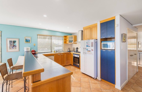 Peppermint Grove Beach House | Family friendly beach house - kangaroos nearby, see dolphins from the deck.