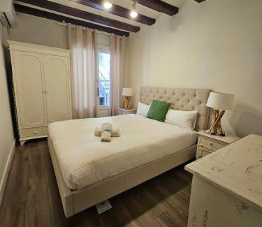 Gothic Quarter Apartment | Family Flat Near Ramblas BCN 5 rooms