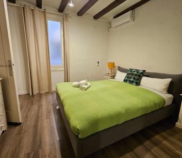 Gothic Quarter Apartment | Family Flat Near Ramblas BCN 5 rooms