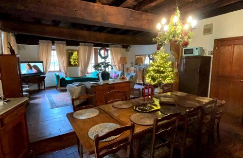 Saint-Gervais-d'Auvergne House | FAMILY HOME IN THE HEART OF TOWN