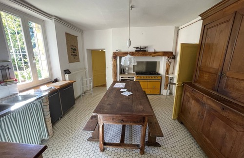 Sainte-Alvere House | Family house in a village with swimming pool in Périgord, sleeps 12