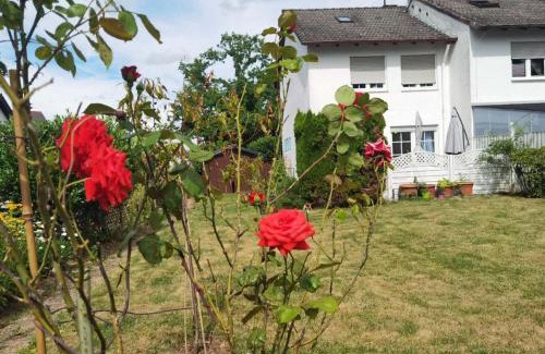 Dreieich House | Family-Friedndly Home with Large Garden &BBQ Grill