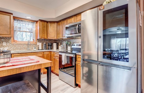 East Stroudsburg Villa | Family-Friendly | Game Room | Lake | Hot Tub | Ski
