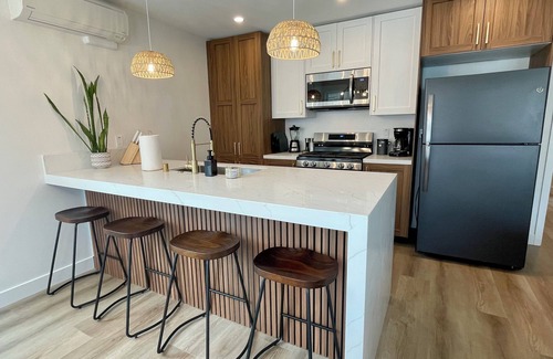 Harbor House | Family friendly 3 bedroom beach Getaway by the Bay. Ocean & bay seconds away.