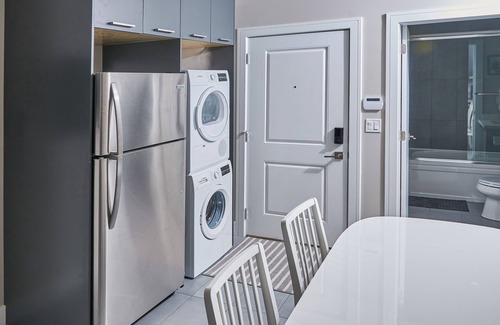 Burnaby Apartment | Family Friendly 3 Bed Rooms Basement Suite The Chateau - ST No. 00177094