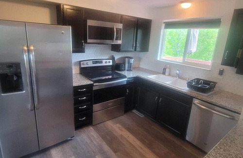 Lone Tree House | Family Friendly 4 BD/2BA Next to Trail/Park/Mall/Dining in DTC with Wi-Fi
