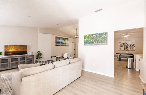 Fruitville House | Family friendly 4 bed 2 bath home in a peaceful neighborhood 15min to Siesta Key