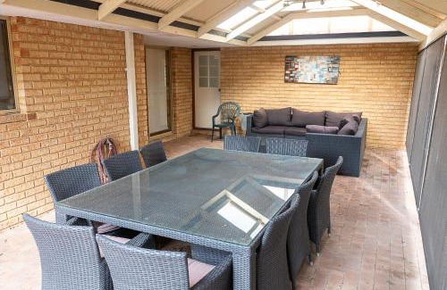 Kingsley Villa | Family-Friendly 4BR Home Near Hillarys, Beaches & Trails Fast WiFi, Backyard