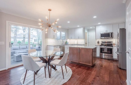 Loveland House | Family Friendly 5B w/EV Level 2 Charging & Close to Trails, I-71, Mason