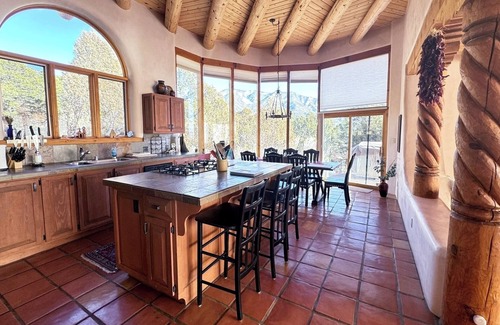 Arroyo Seco House | Family friendly adobe w/Hot Tub, 20 min to Taos Ski Valley - Hiking & Skiing