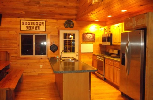 Chambersburg Cabin | Family-friendly and perfect for large groups and family reunions