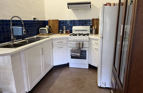 Castlemaine Apartment | Family friendly apartment walking distance to Castlemaine’s restaurants.