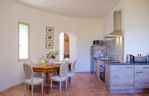 Servian Apartment | Family-friendly apartment in an estate near Pézenas