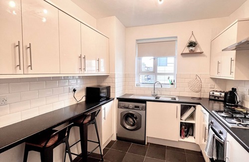 Hoxton Apartment | Family Friendly Apartment In London Zone 1. Just 3 minutes to Tower of London
