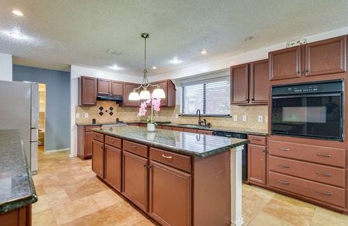 Southeast Arlington House | Family-Friendly Arlington Home w/Private Yard!