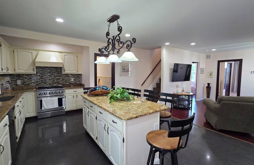 Keansburg House | Family-Friendly Beach House Just 1 Block from the Water in Keansburg!