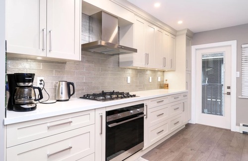 Hollyburn House | Family friendly modern, relax, quiet , home in heart of West Vancouver Ambleside