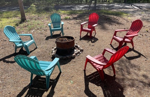 North Conway Cabin | Family friendly cabin in North Conway - walk to Echo Lake & Cathedral Ledge!