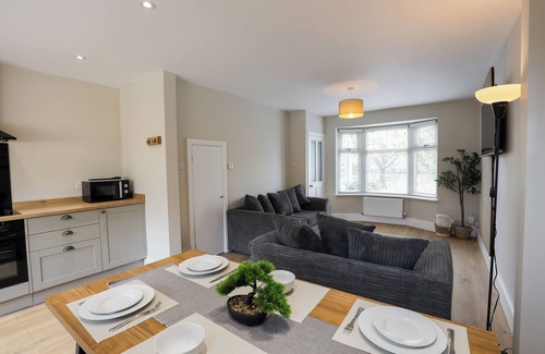 Runcorn House | Family-Friendly Cosy Newly Renovated Home in Runcorn Cheshire Chester Liverpool