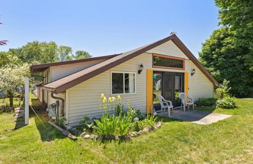 Chippewa Lake House | Family-friendly cottage with lake access