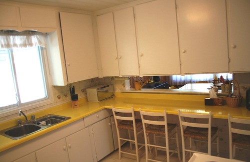 Georgina House | Family-Friendly Cottage on Lake Simcoe with Private Shared Beach Access