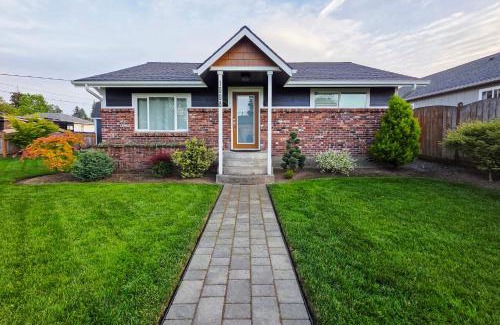 Centralia House | Family-Friendly Cottage with Playground in Centralia