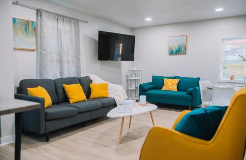 Apple Creek House | Family Friendly Downtown Apple Creek by Antiques