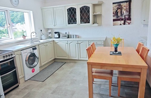 Baglan House | Family-friendly escape near beach and countryside