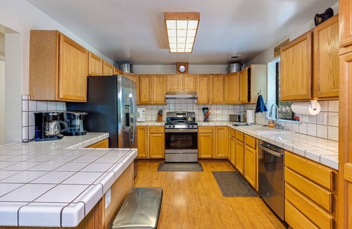 Glencoe Cabin | Family-Friendly Forest Cabin-Sleeps 20-3 Levels of Fun w/Arcade & Pool Table