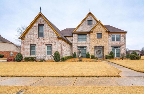 Lakes of Forest Hill House | Family-Friendly Gem with Home Office in Memphis