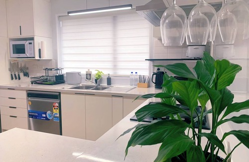 Upper Riccarton House | Family-Friendly House in Riccarton- Clean and Convenient