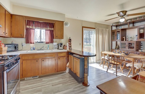 New Franklin House | Family-Friendly Home w/Fire Pit ~ 10 Mi to Akron!