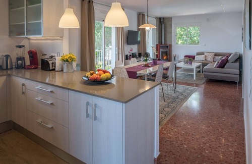 El Mas Mora House | Family friendly holiday home with panoramic sea views, private pool, garden