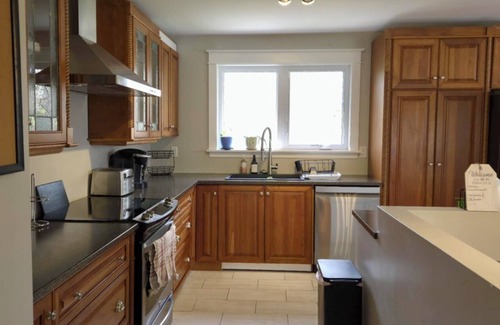 Terra Nova House | Family-friendly home on a quiet street close to everything