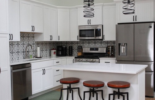 Harbert House | Family friendly home - Just a short walk to the beach!