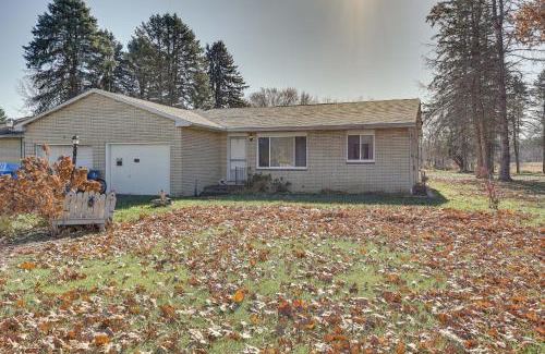 New Franklin House | Family-Friendly Home with Fire Pit about 10 Mi to Akron!