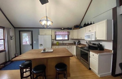Morrisville Cottage | Family-friendly, hot tub, full kitchen, 4 bedroom, deck, yard, dogs allowed.