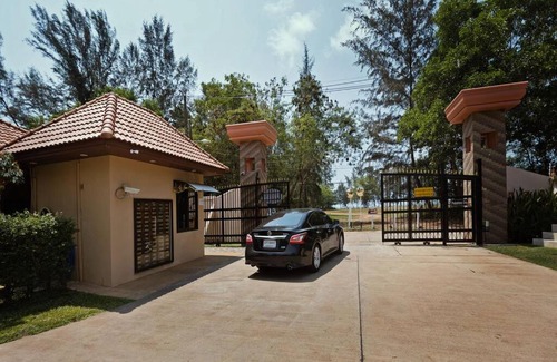 Kram House | Family-friendly house, a few steps from the pool and close to the ocean.