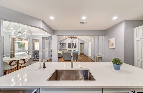 Northeast Carrollton House | Family Friendly, King bed, Close to Highways, Games, Foosball, Grill