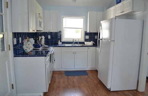 Middlefield House | Family Friendly,Lakefront Cottage, 1 dock, private, easy access from I 91.