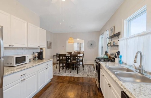 Fayetteville House | Family Friendly Near SU Downtown