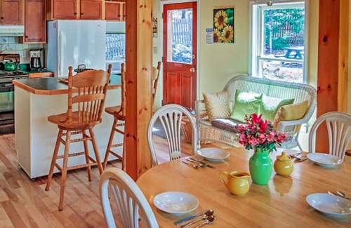 Bread Loaf Cabin | Family Friendly Near River - Campfires! Hot Tub, Game Rm, Views Pets welcome