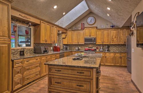 South Central Omaha House | Family-Friendly Omaha Oasis about 10 Mi to Dtwn!