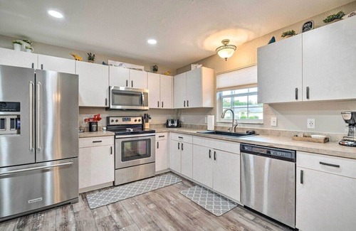 Summerfield House | Family-Friendly Retreat Near Golf & Lake Weir