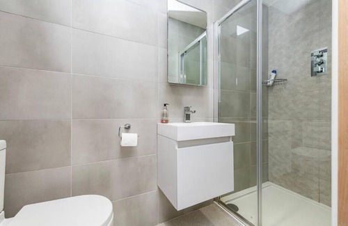 Morfa Bychan House | Family-Friendly Retreat between Beach & Mountains