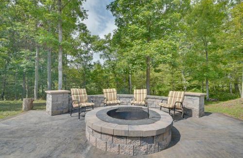 Calvin House | Family-Friendly Retreat with Deck in Cassville!