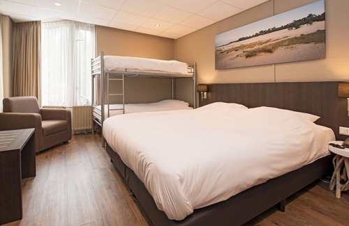 Vlijmen Hotel | Family-friendly Room Near Golf Courses and Nature Trails in Brabant w/Parking