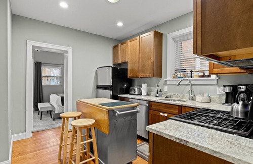 Southwest Garden Apartment | Family Friendly, Safe & Comfy near Botanical Gardens and Tower Grove Park