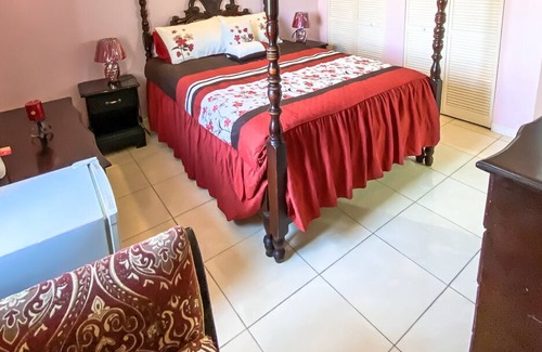 Portmore House | Family friendly, safe resort with great modern amenities include ac & free WiFi