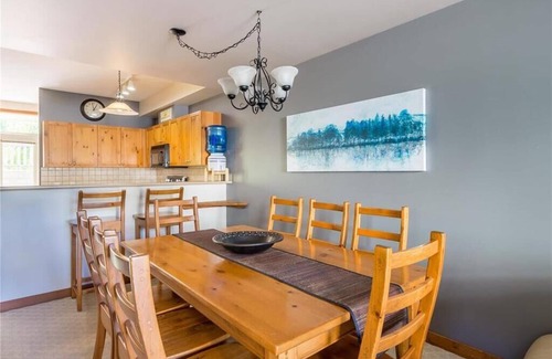 Silver Star Mountain Condo | Family Friendly Ski In Ski Out Private Hot Tub EV Charging